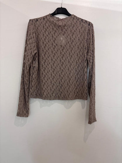 Top en dentelle manches longues