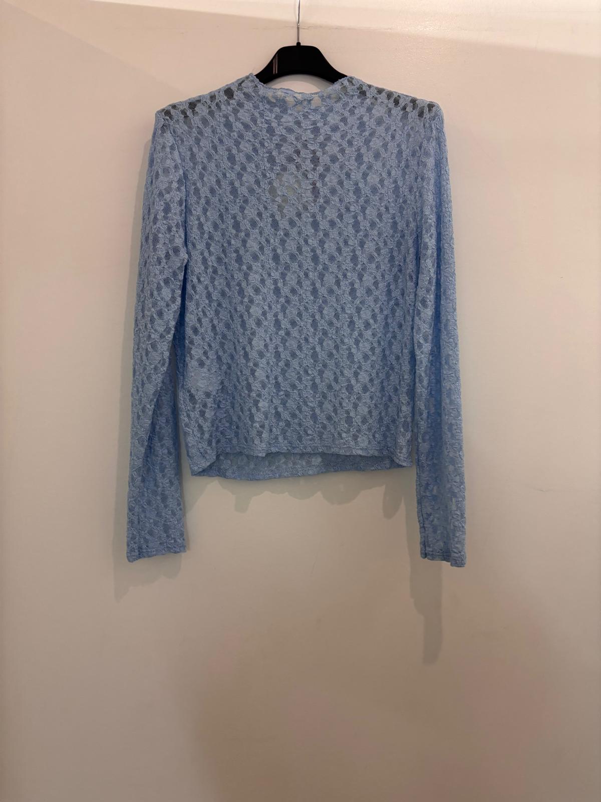 Top en dentelle manches longues
