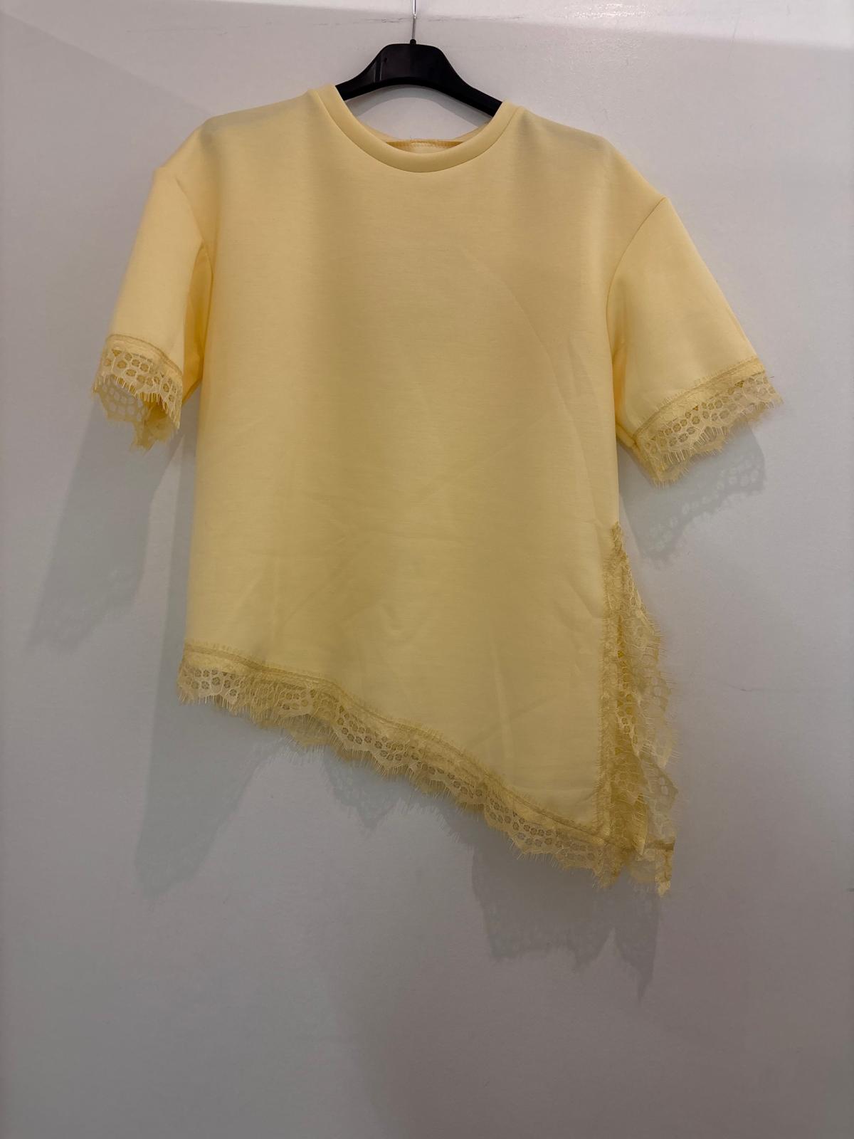 Top à finitions dentelle