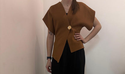 Haut à manches larges avec bouton doré