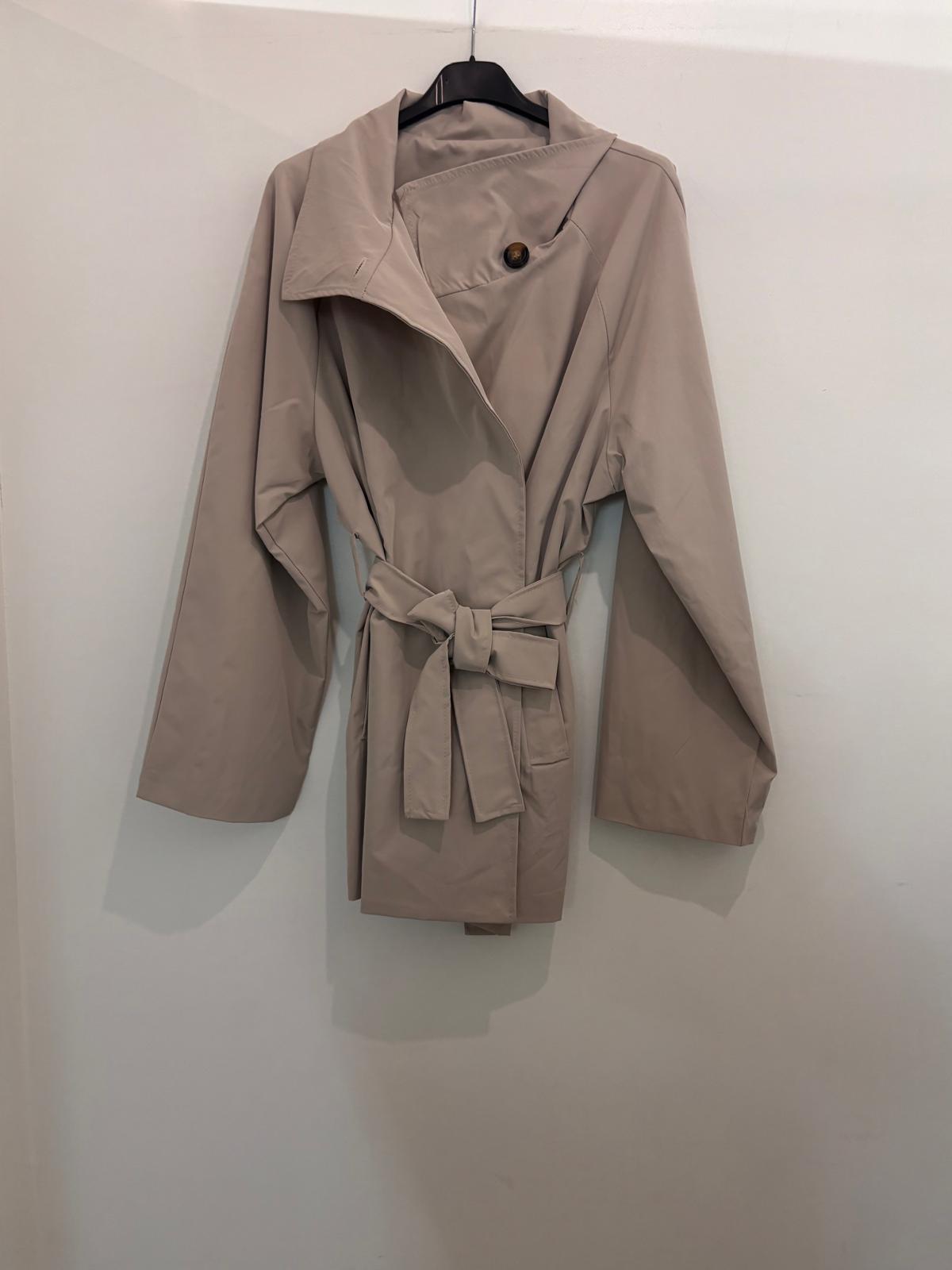 Veste mi-saison à col montant et ceinture nouée