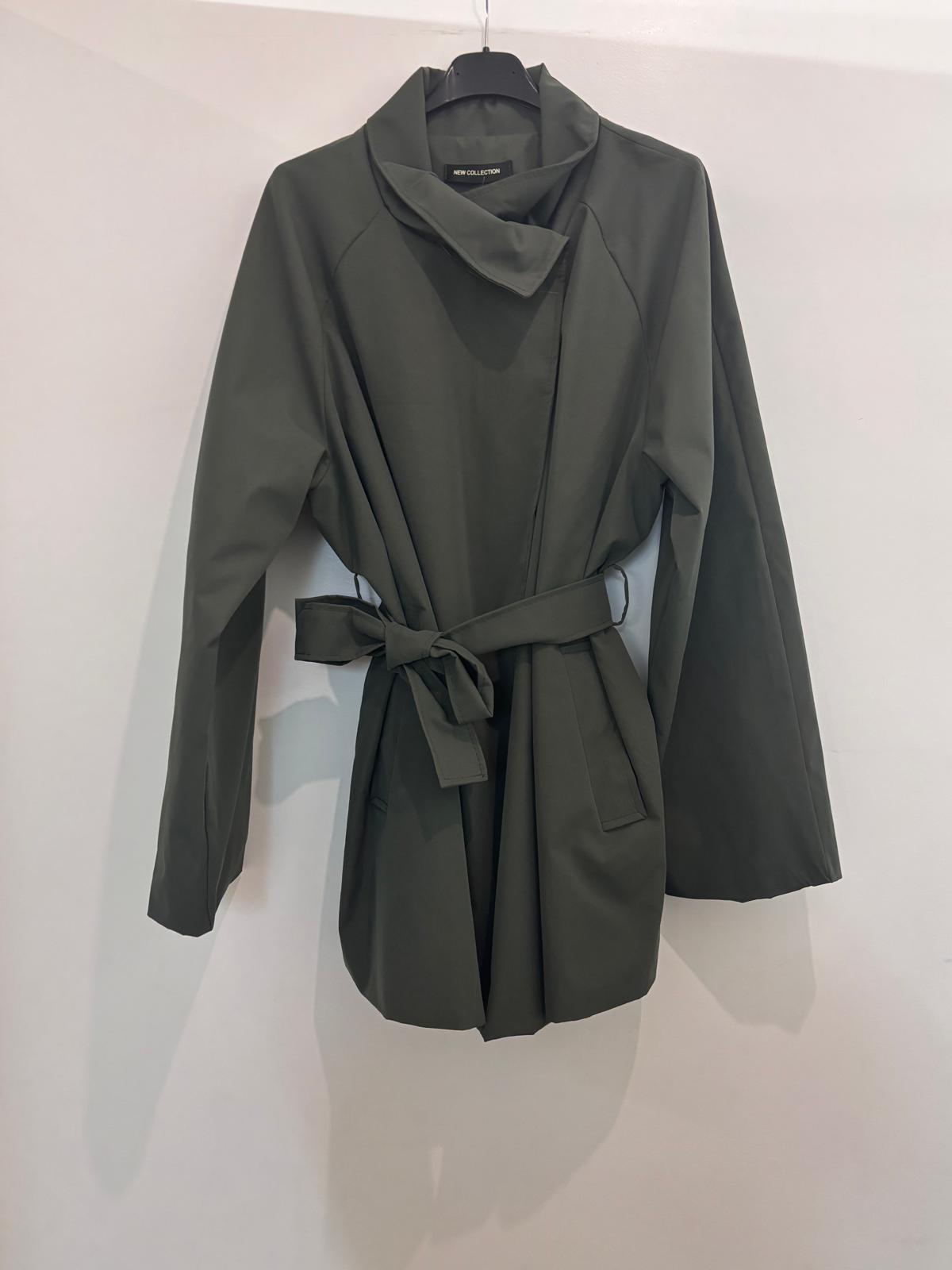 Veste mi-saison à col montant et ceinture nouée