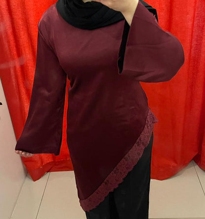 Tunique asymétrique avec finition dentelle