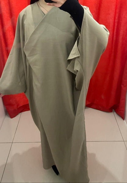 Robe longue drapée à manches larges