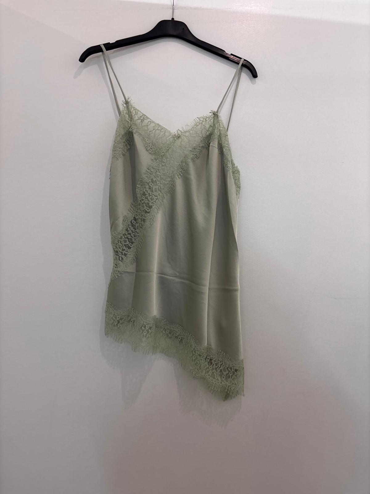 Top satin asymétrique avec dentelle
