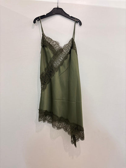 Top satin asymétrique avec dentelle
