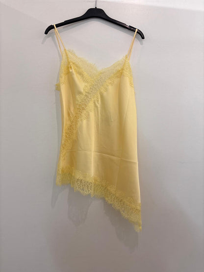 Top satin asymétrique avec dentelle