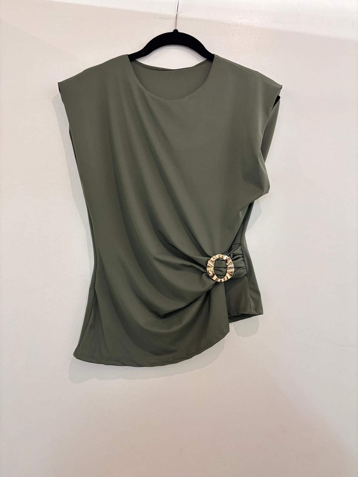 Top drapé avec boucle décorative