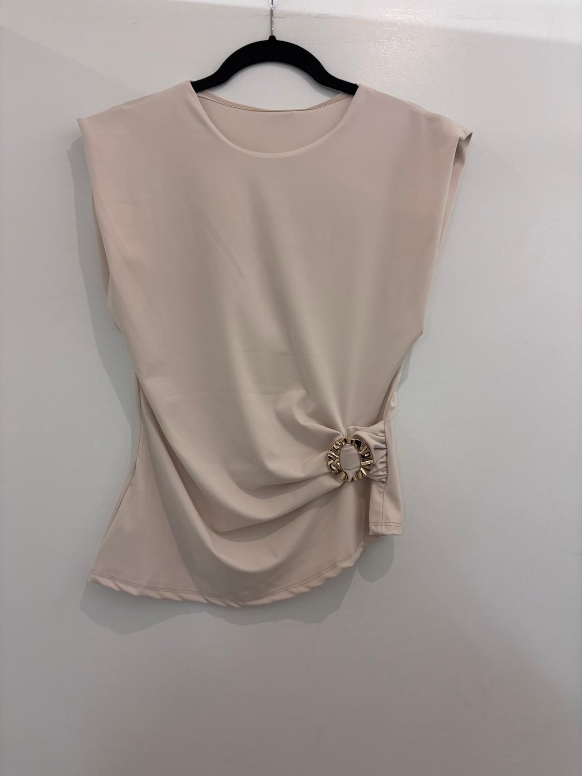 Top drapé avec boucle décorative