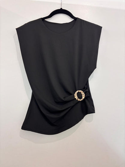 Top drapé avec boucle décorative