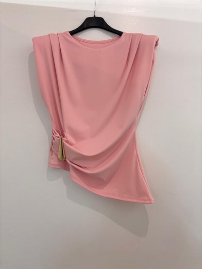 Top asymétrique drapé avec détail bijou