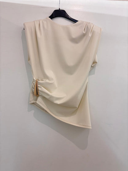 Top asymétrique drapé avec détail bijou
