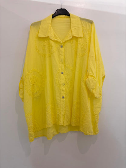 Chemise oversize brodée à motifs floraux