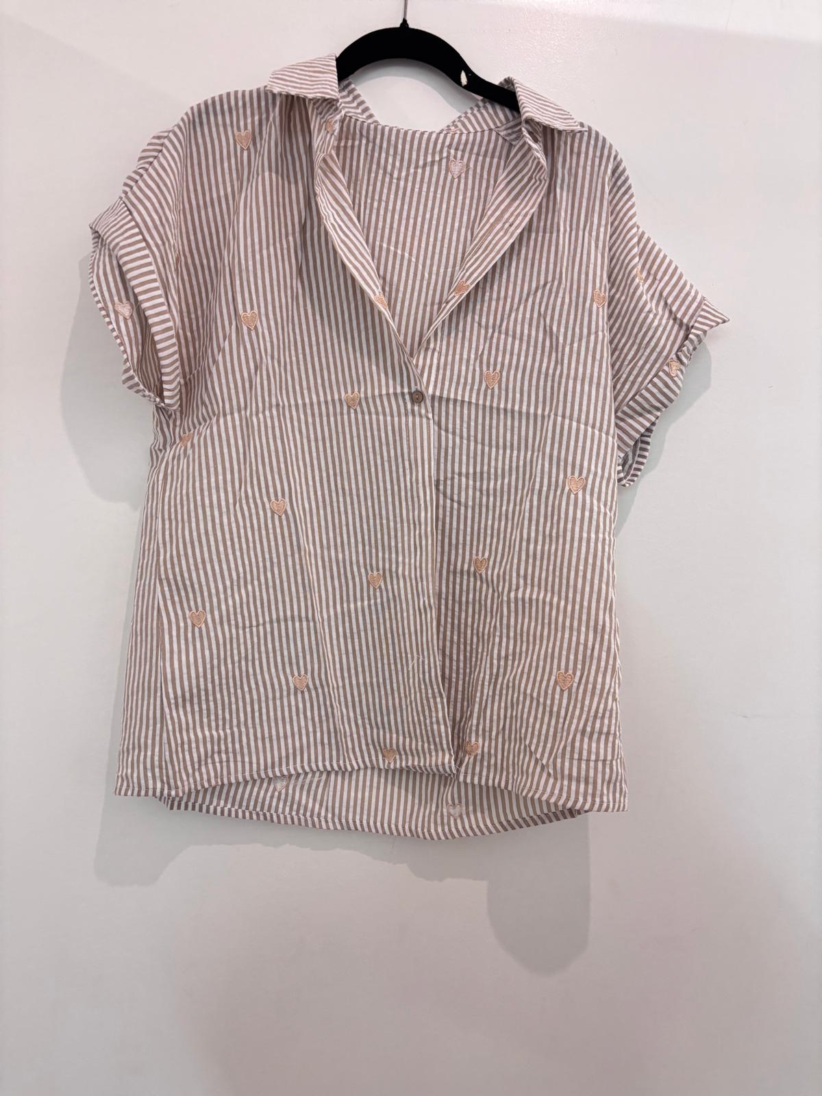 Chemise légère rayée à broderies cœur