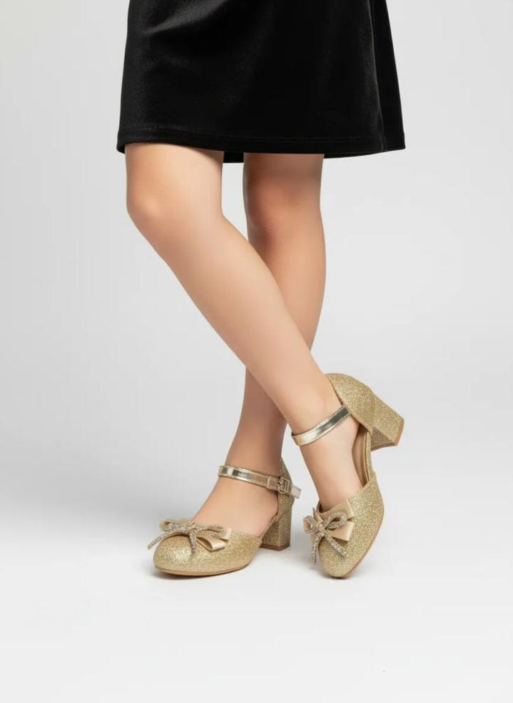 Chaussure à talon bloc avec bride cheville et nœud strass sur le devant