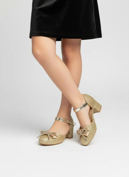 Chaussure à talon bloc avec bride cheville et nœud strass sur le devant