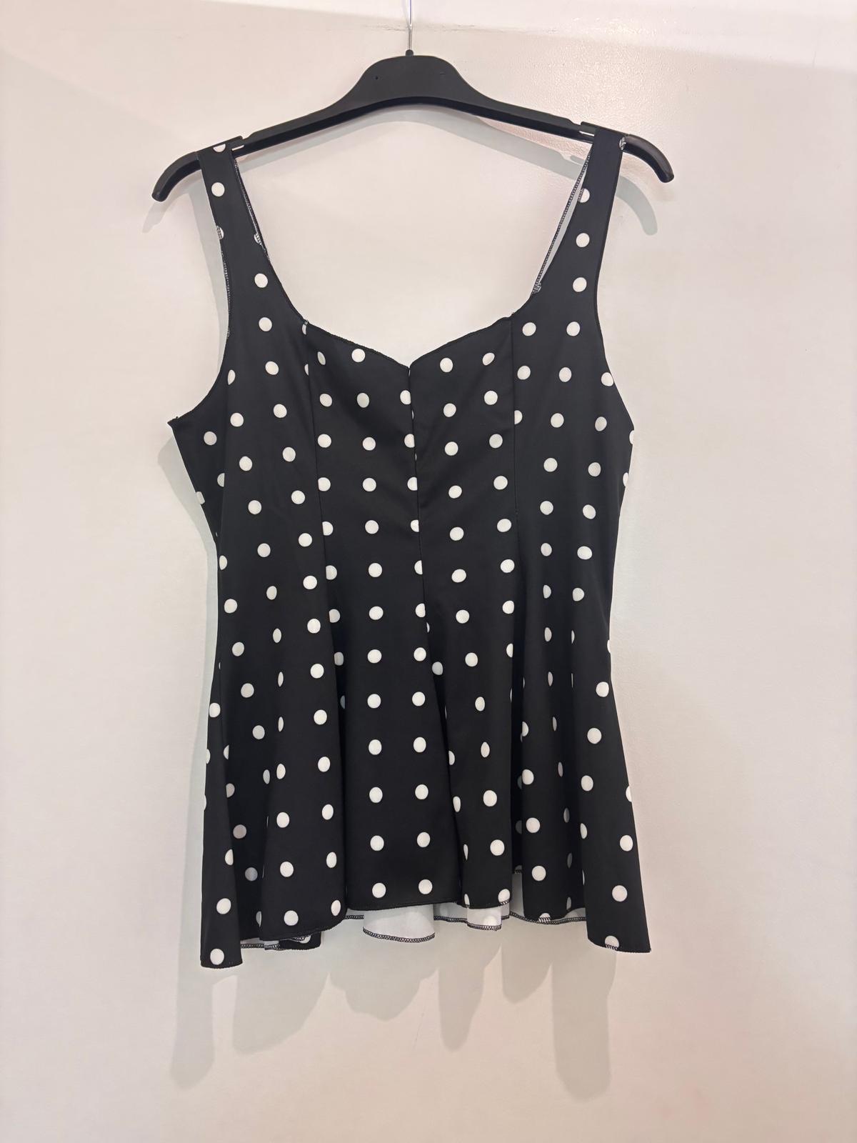 Top à bretelles à pois avec décolleté cœur et bas évasé peplum