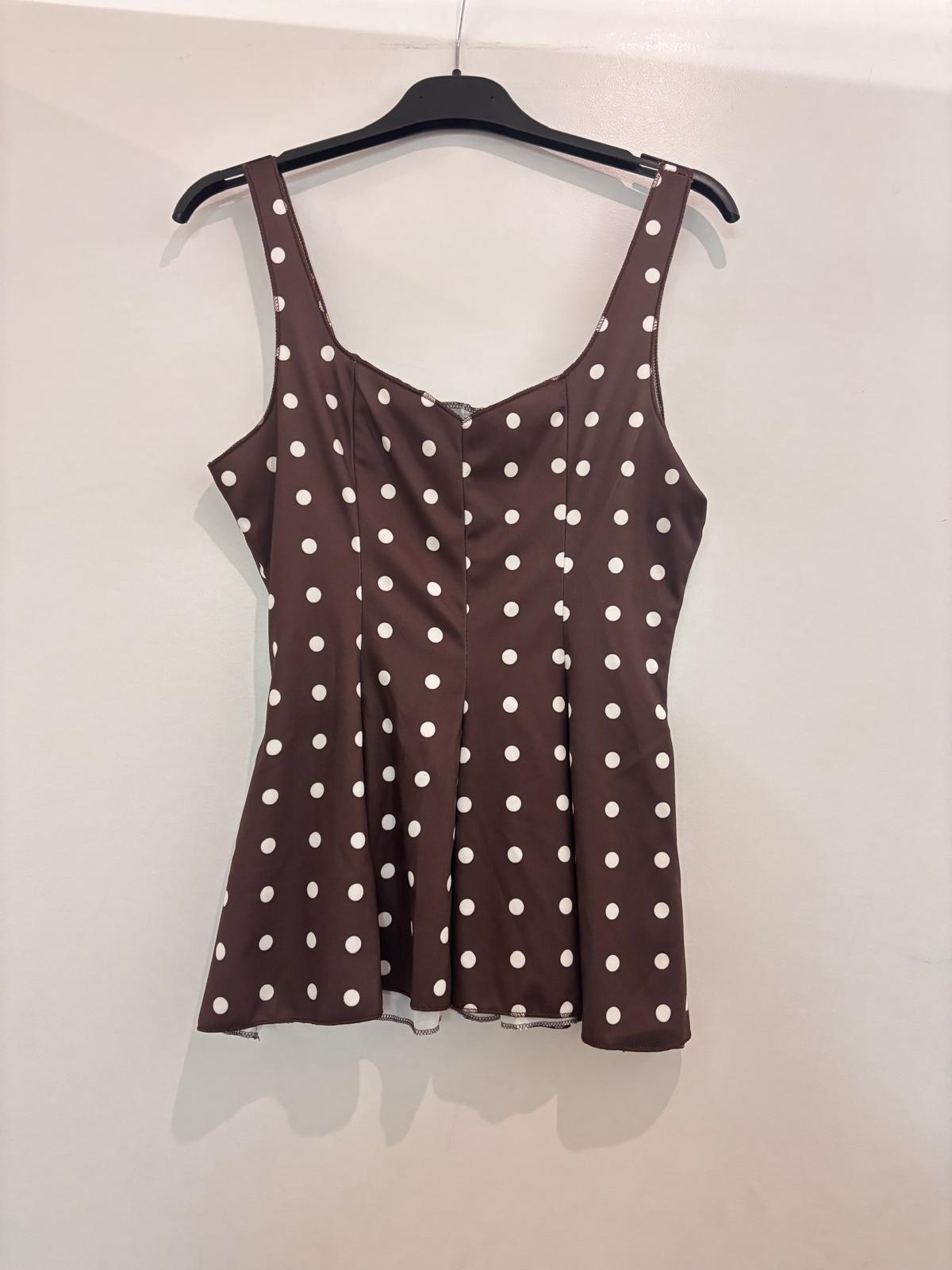 Top à bretelles à pois avec décolleté cœur et bas évasé peplum