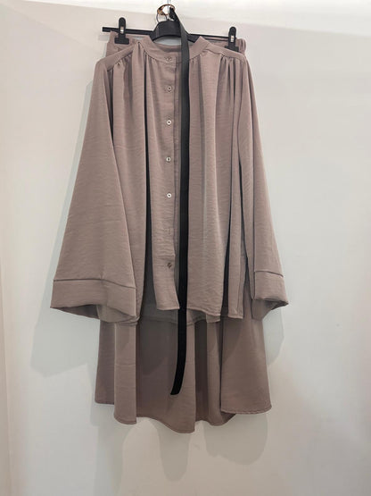 Ensemble abaya avec tunique manches kimono larges et jupe longue ceinture argentée