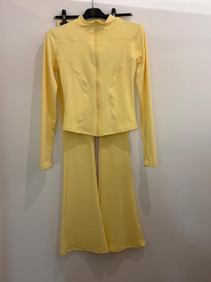 Ensemble sportswear avec survêtement avec veste zippée ajustée et pantalon flare