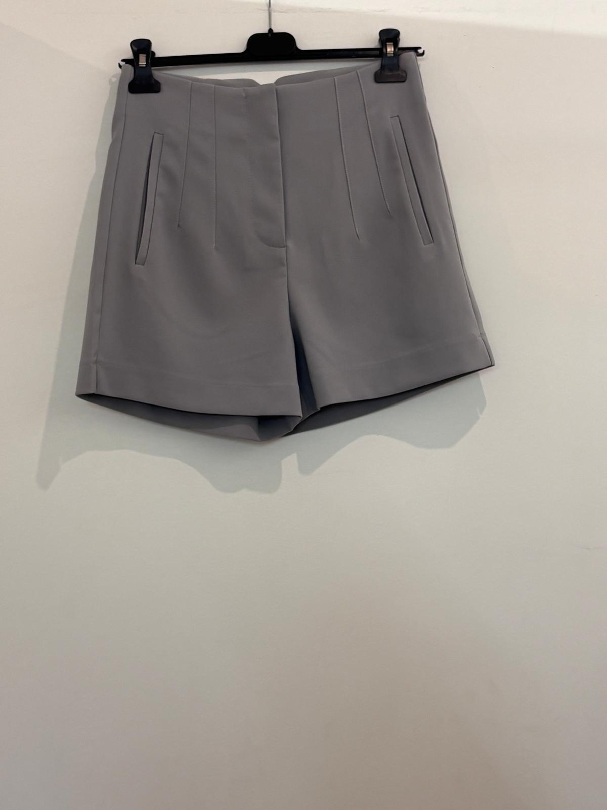 Short à taille haute avec plis et poches italiennes