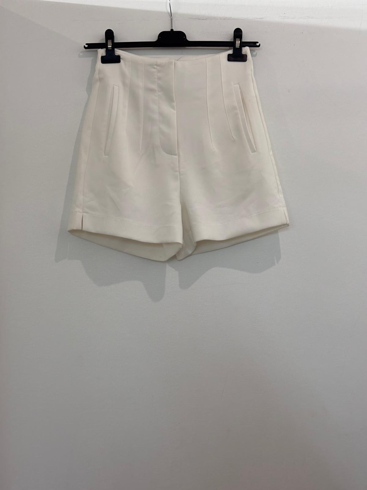 Short à taille haute avec plis et poches italiennes