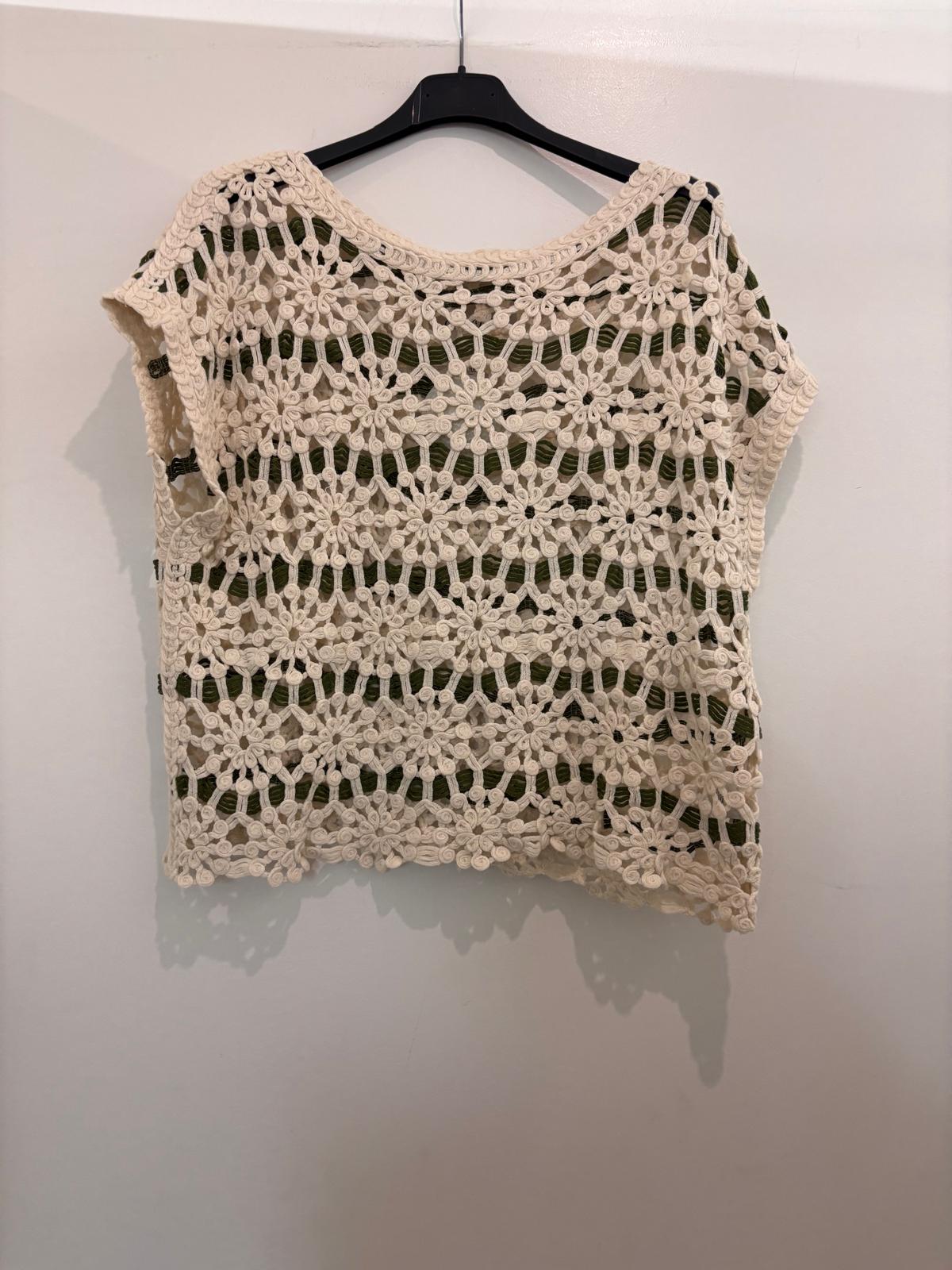 Top crochet ajouré motifs sans manches