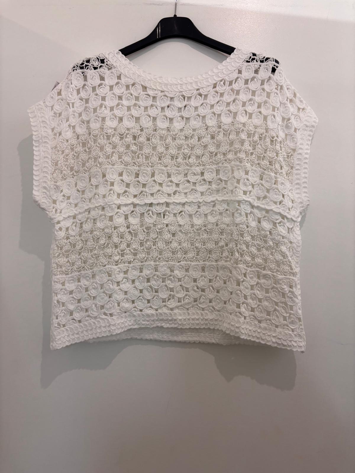 Top crochet ajouré motifs sans manches