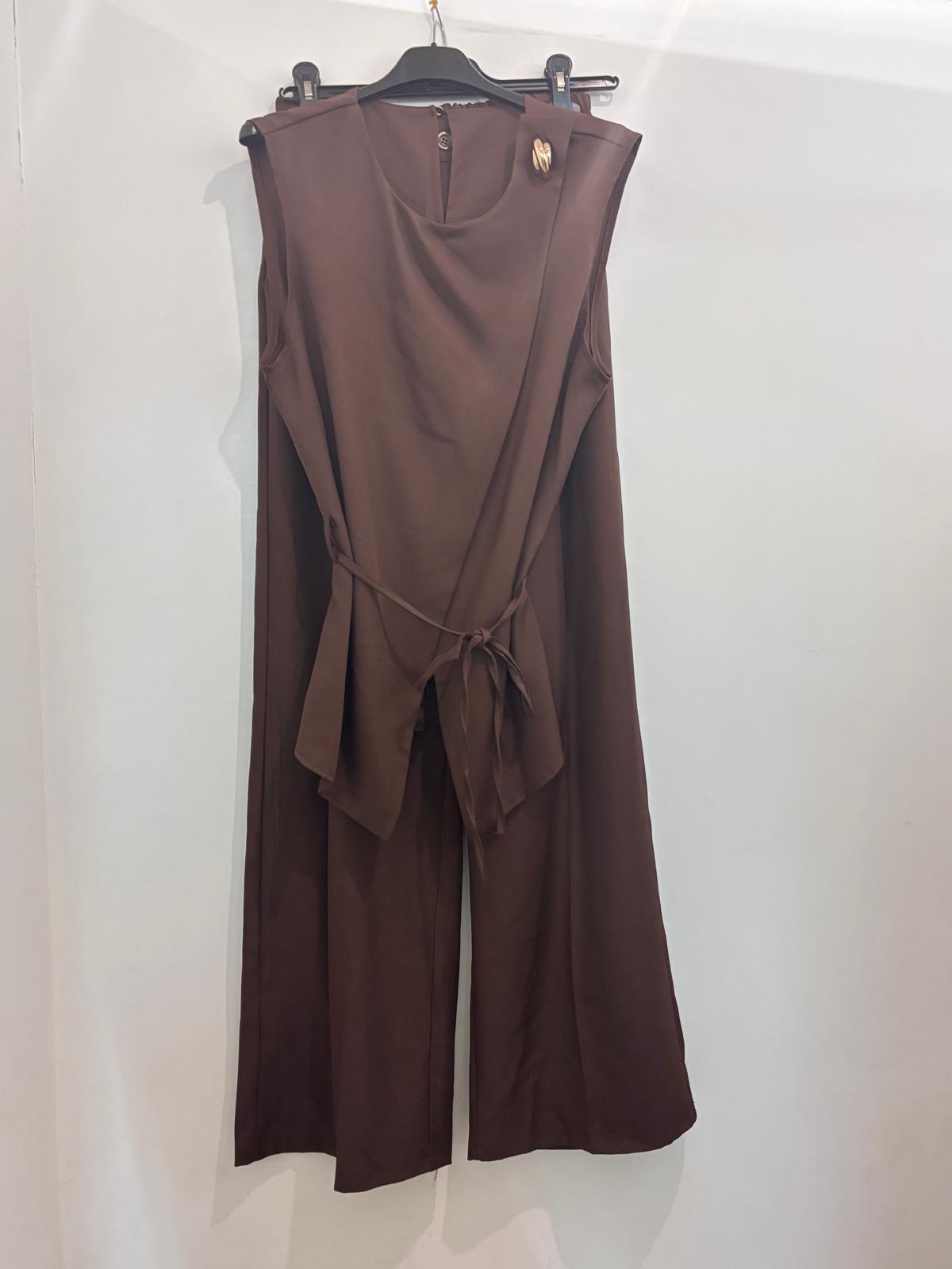 Ensemble  – Top sans manches ceinturé avec broche dorée& pantalon wide-leg