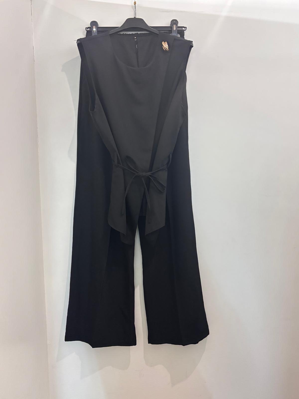 Ensemble  – Top sans manches ceinturé avec broche dorée& pantalon wide-leg