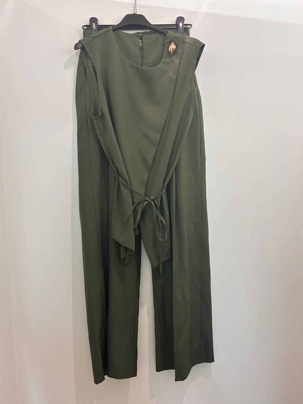 Ensemble  – Top sans manches ceinturé avec broche dorée& pantalon wide-leg