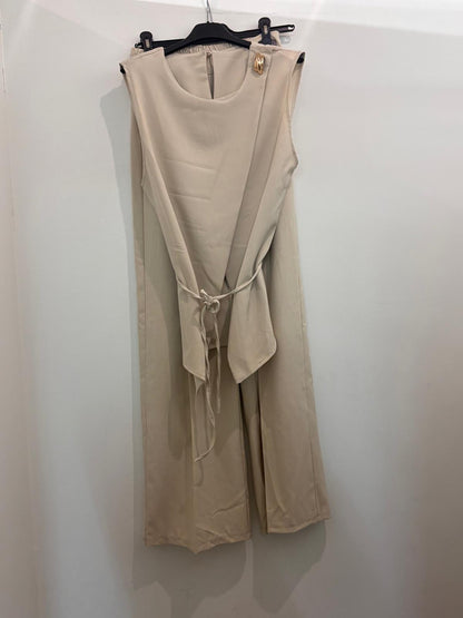 Ensemble  – Top sans manches ceinturé avec broche dorée& pantalon wide-leg