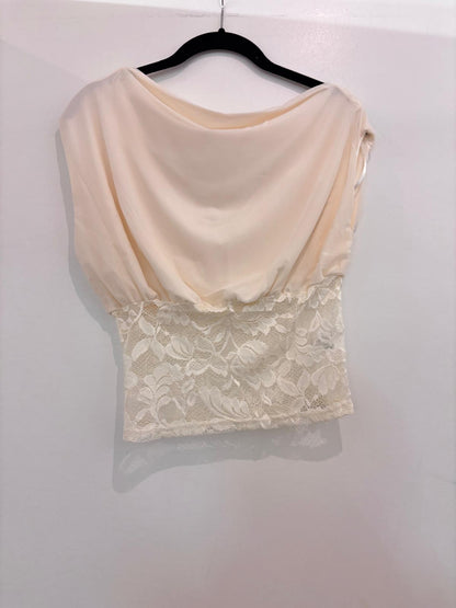 Top sans manches bimatière col bénitier drapé et bas en dentelle florale