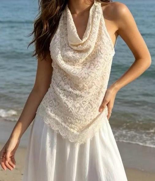 Top halter en dentelle à col bénitier drapé dos nu et bordure scallop