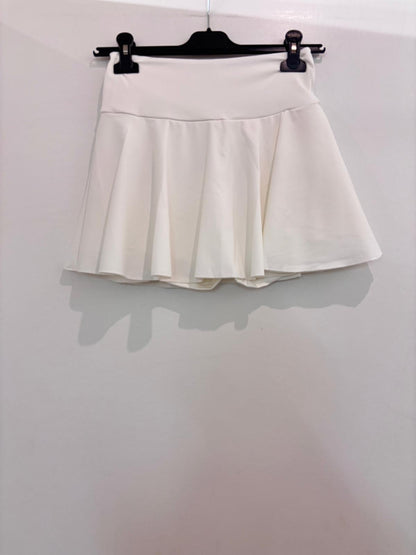 Mini-jupe avec short et poche à larges plis plats