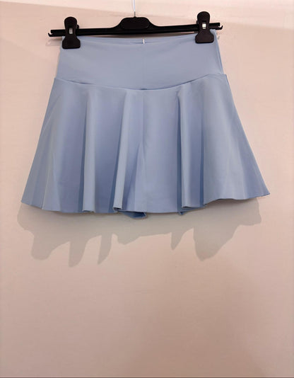 Mini-jupe avec short et poche à larges plis plats