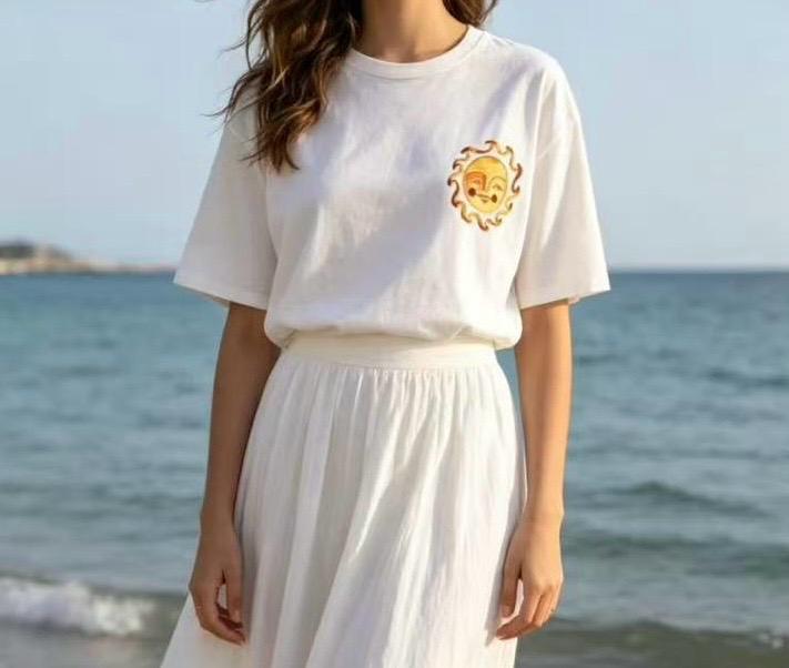 T-shirt oversize blanc col rond avec patch poitrine motif