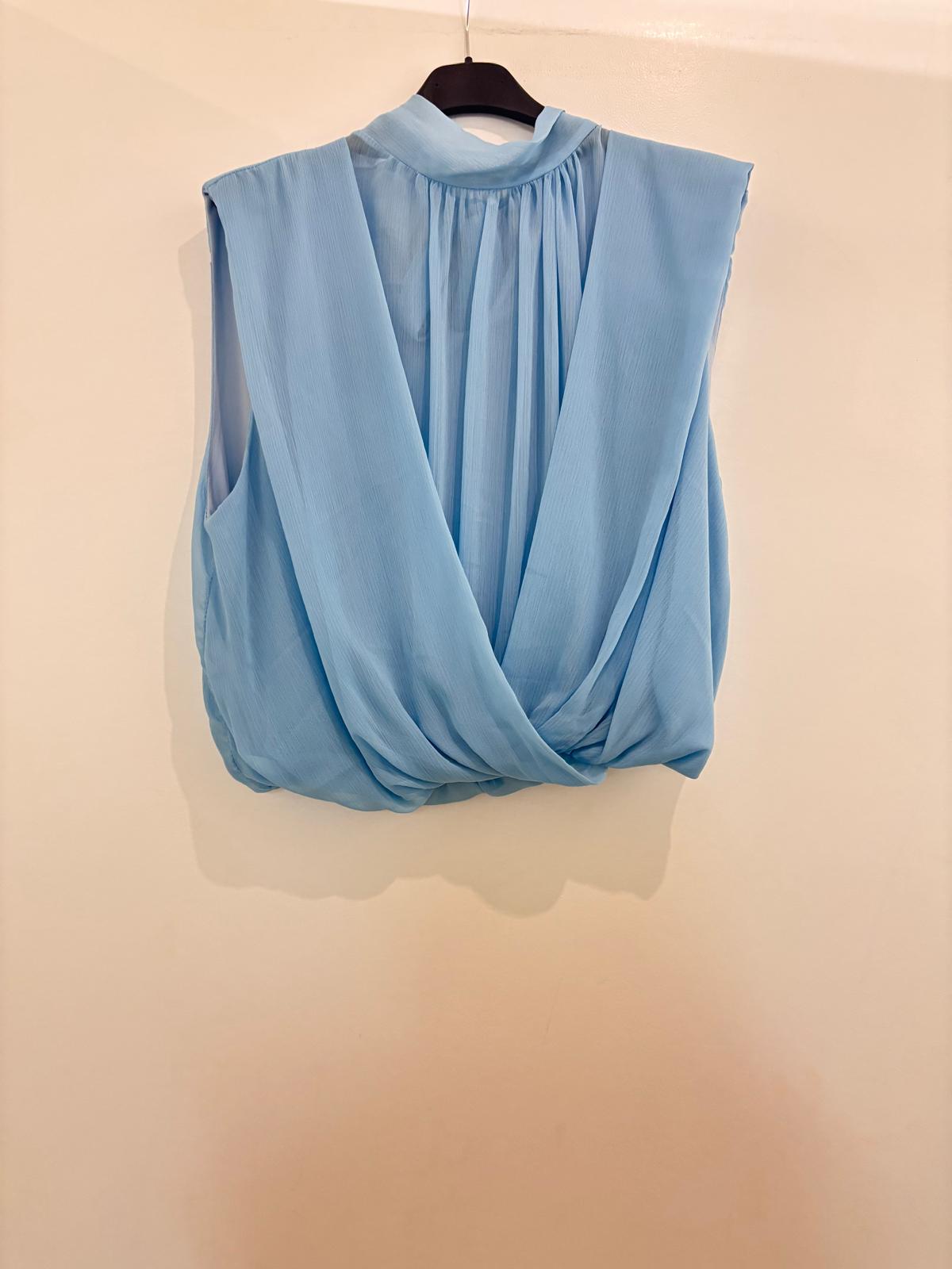 Top sans manches en mousseline transparente drapée col froncé et nœud torsadé à la taille
