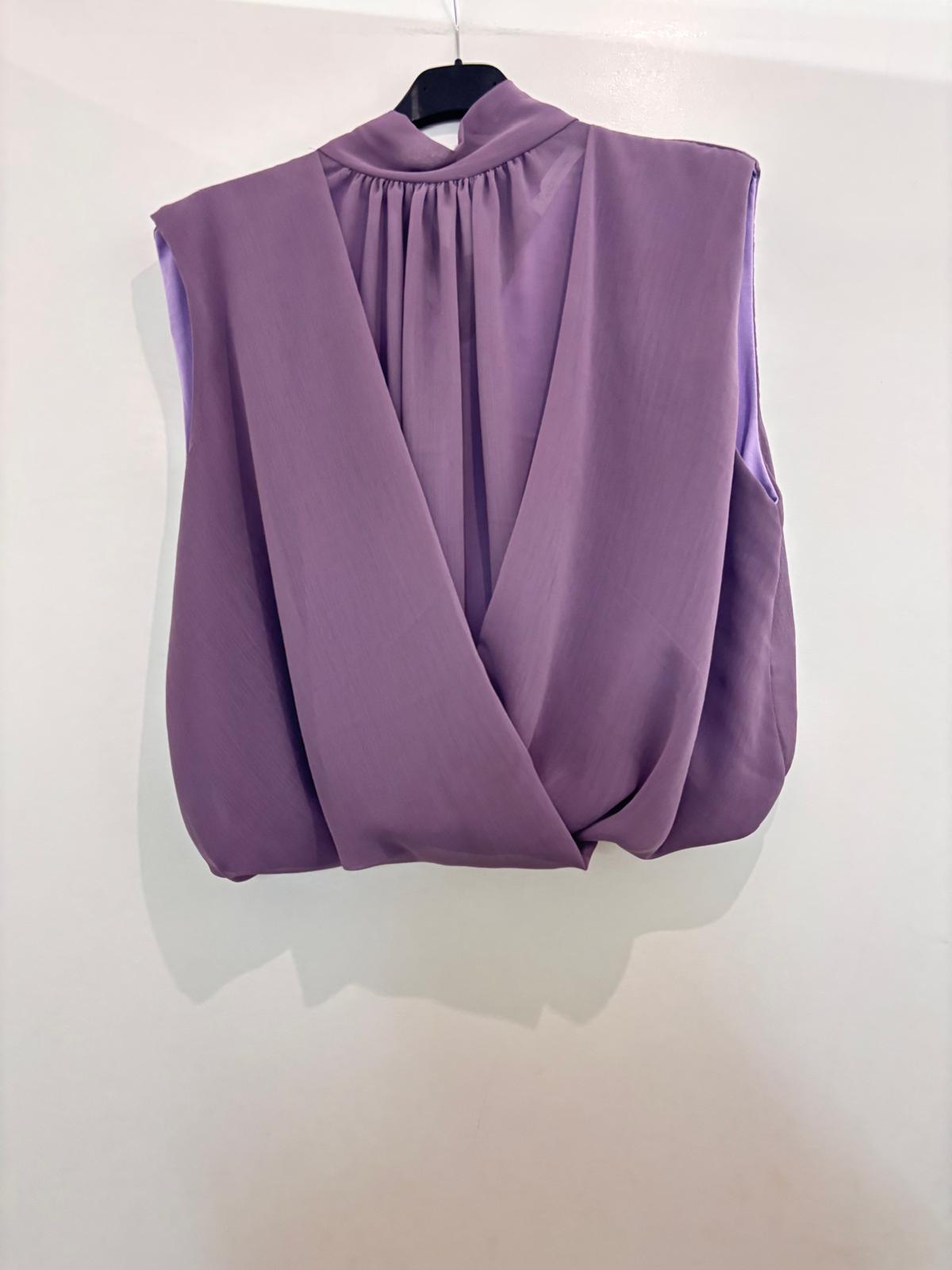 Top sans manches en mousseline transparente drapée col froncé et nœud torsadé à la taille
