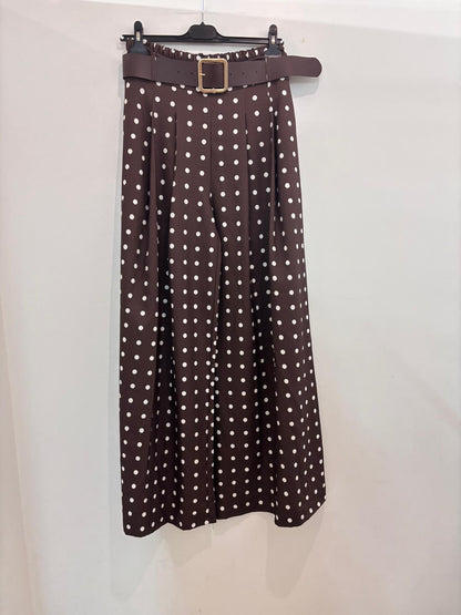 Pantalon large fluide à pois taille élastiquée avec ceinture boucle carrée dorée