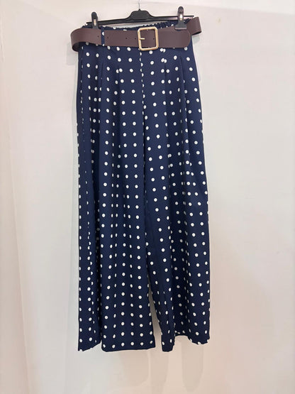 Pantalon large fluide à pois taille élastiquée avec ceinture boucle carrée dorée