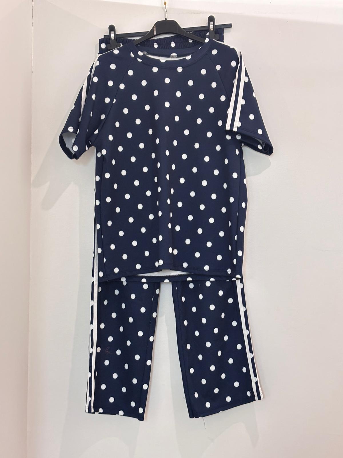 Ensemble t-shirt et pantalon à pois avec bandes contrastées sur les côtés