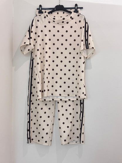Ensemble t-shirt et pantalon à pois avec bandes contrastées sur les côtés