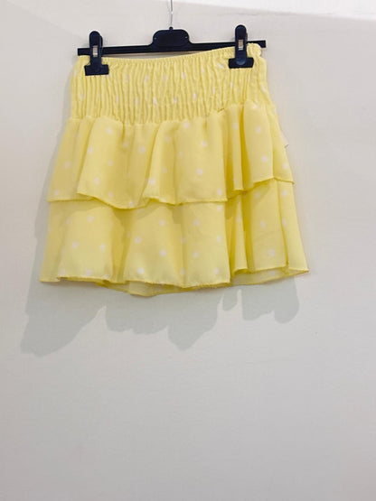 Jupe avec short intégré à pois taille smockée et double volant froncé