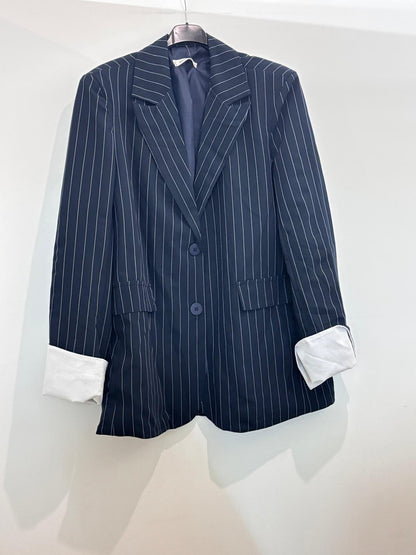 Blazer oversize à fines rayures blanches revers crantés et poignets contrastés blancs