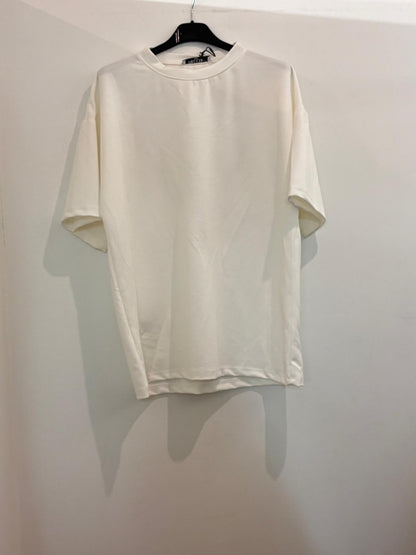 T-shirt oversize uni au devant dos en cœur en dentelle bordé de passementerie rouge