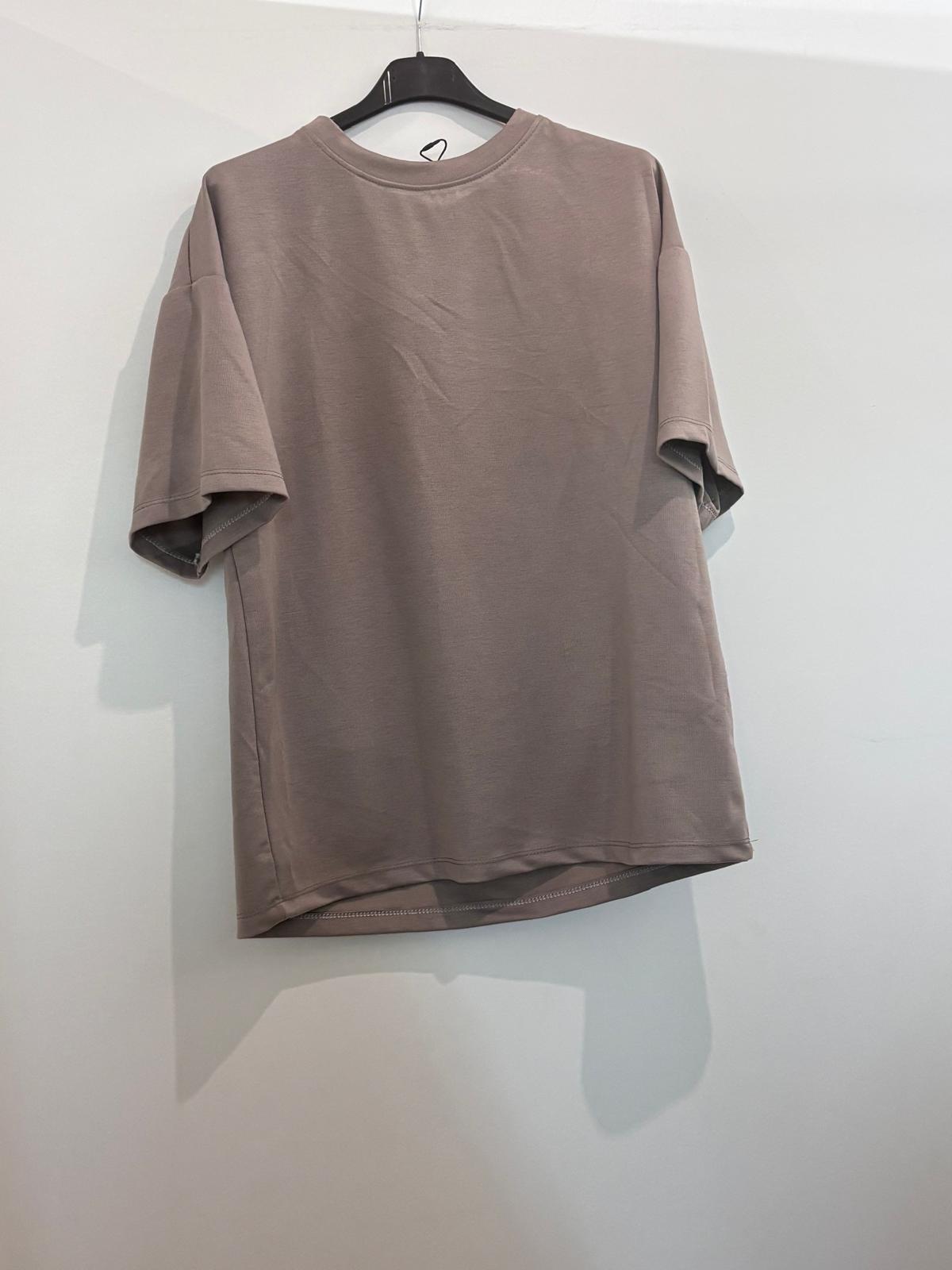 T-shirt oversize uni au devant dos en cœur en dentelle bordé de passementerie rouge