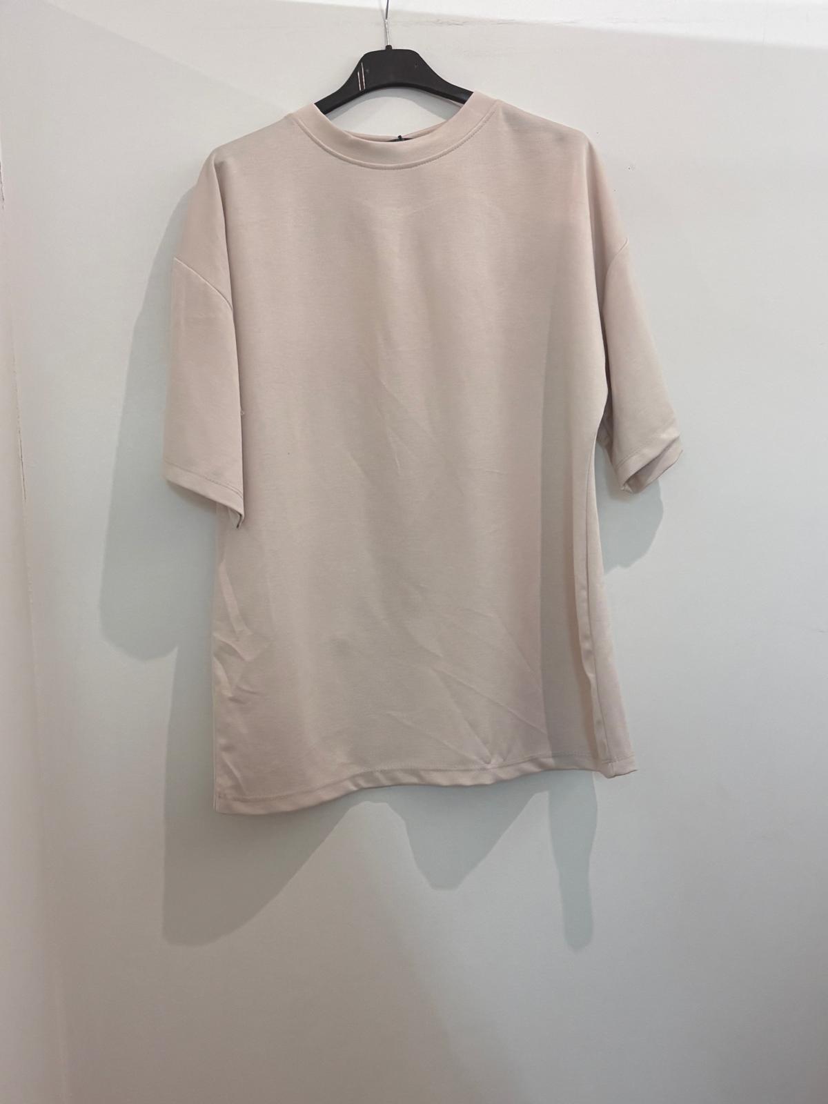 T-shirt oversize uni au devant dos en cœur en dentelle bordé de passementerie rouge