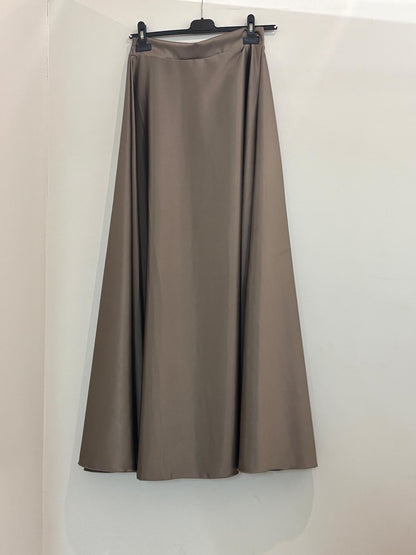 Jupe longue en satin fluide coupe évasée et taille haute