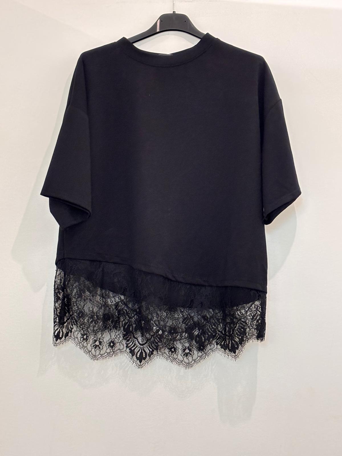T-shirt oversize bas asymétrique en dentelle florale transparente